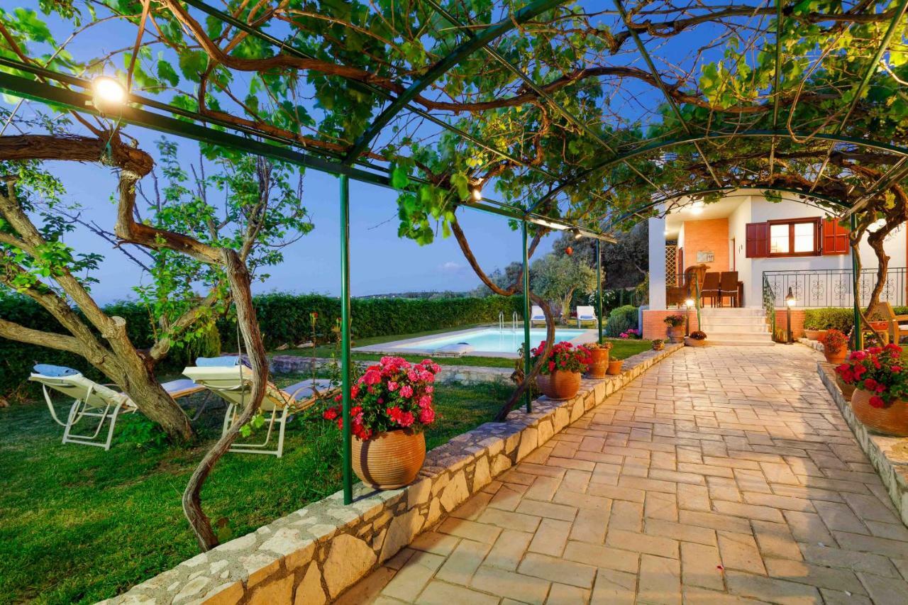 Lily'S Cottage Платанес Экстерьер фото