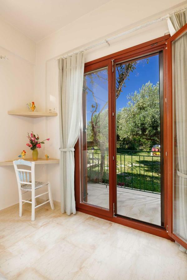 Lily'S Cottage Платанес Экстерьер фото